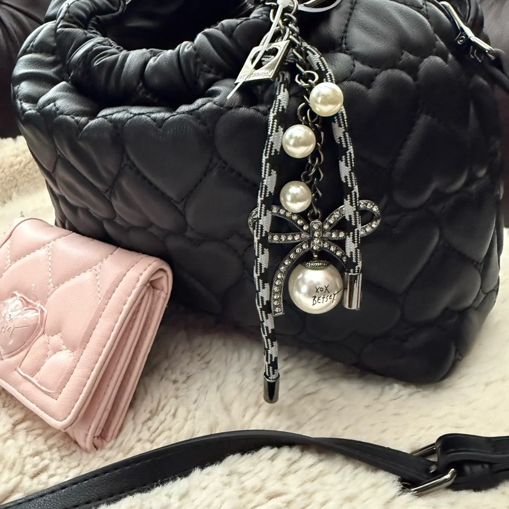 Betsey Johnson Luv NWT TWO PIECES QuilteHeart Tote with Pink Quilted Card Wallet - Picture 3 of 3